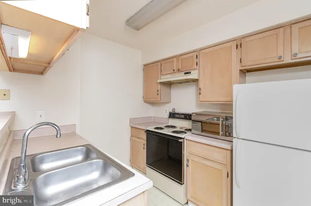 $1,900 | 1504 Lincoln Way, Unit 108, McLean, VA 22102