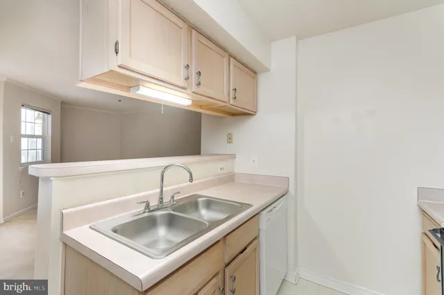 $1,900 | 1504 Lincoln Way, Unit 108, McLean, VA 22102