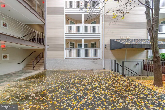 $1,900 | 1504 Lincoln Way, Unit 108, McLean, VA 22102