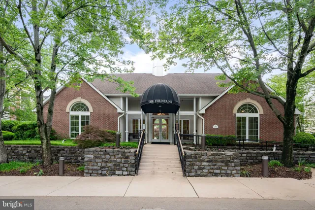 $1,900 | 1504 Lincoln Way, Unit 108, McLean, VA 22102