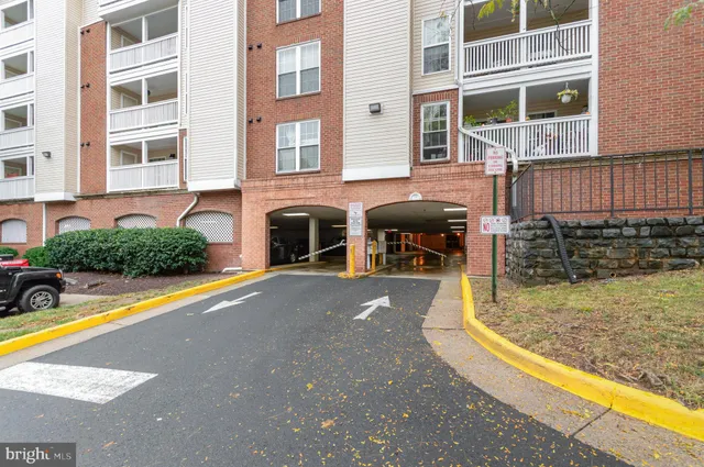 $1,900 | 1504 Lincoln Way, Unit 108, McLean, VA 22102
