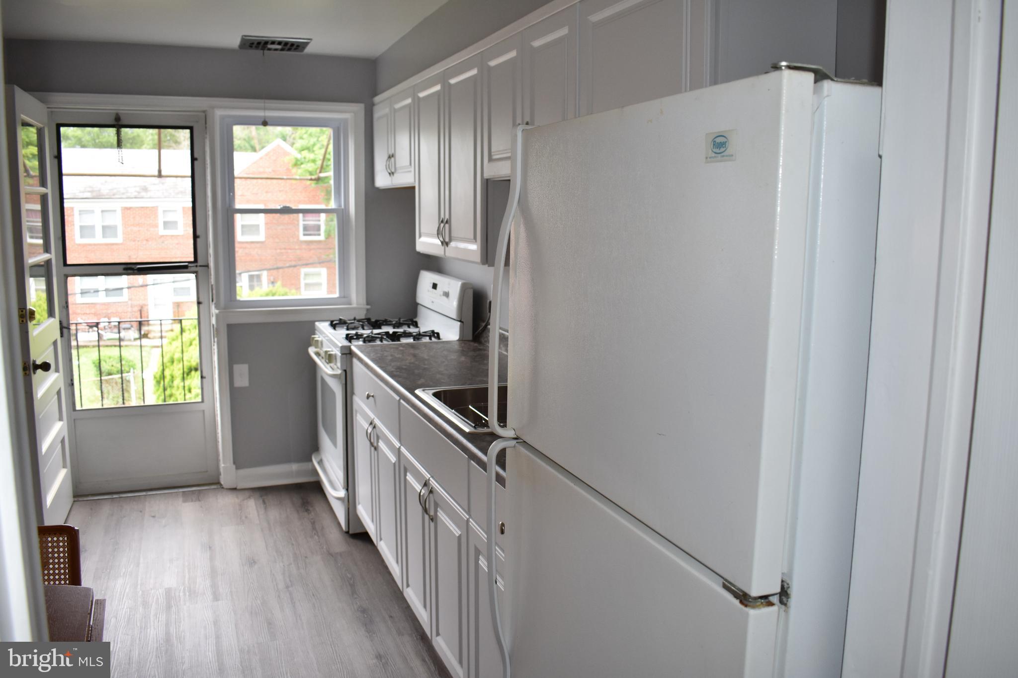 1403 Langford Road Baltimore, MD 21207 - Photo 4 of 22