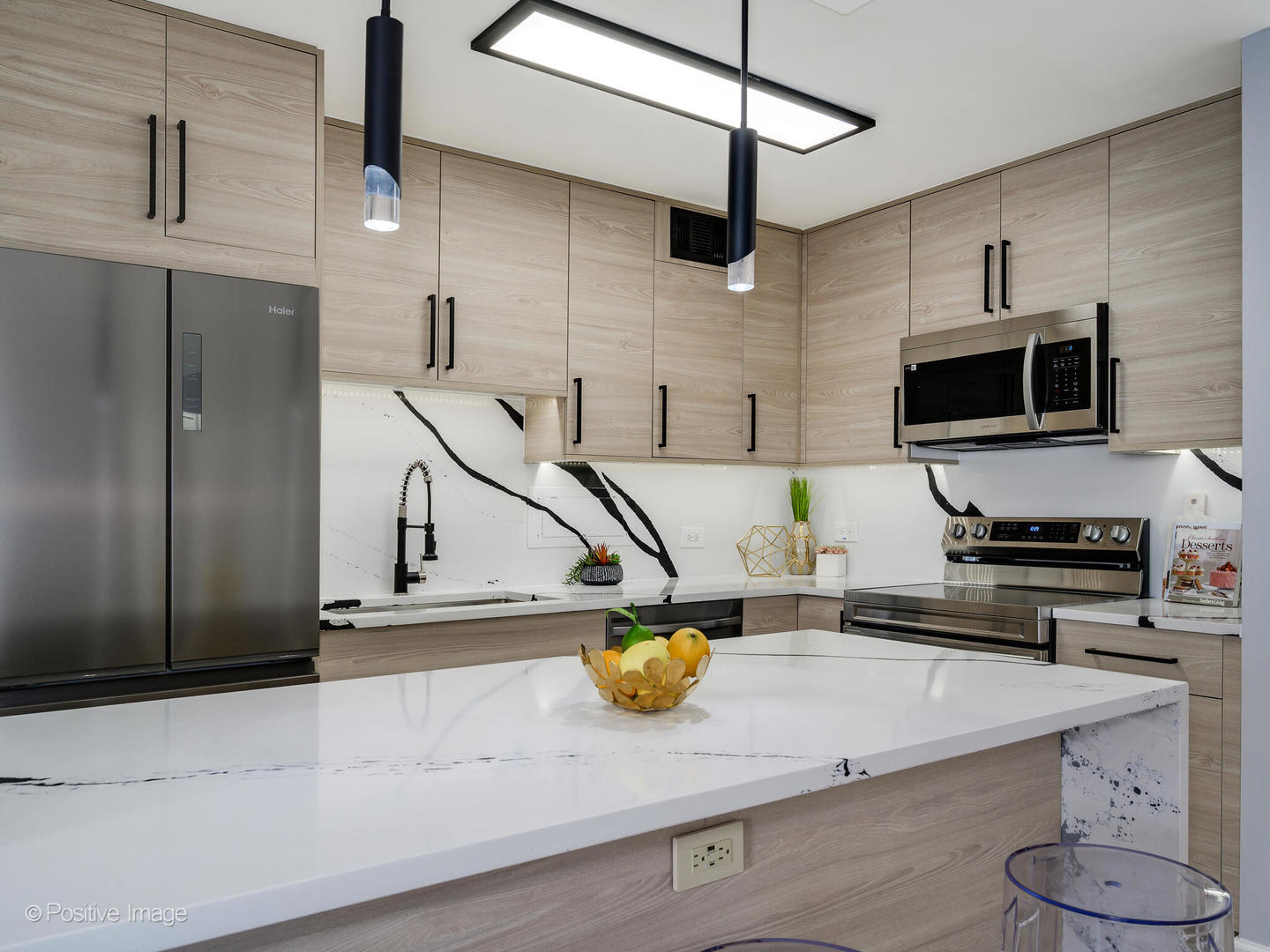 6157 North Sheridan Road, Unit 9J Chicago, IL 60660 - Photo 5 of 22