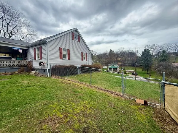 a view of a house with a backyard