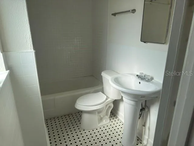 $2,000 | 456 17th Avenue Northeast, St. Petersburg, FL 33704