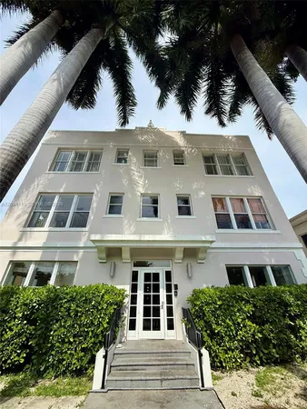 $2,775 | 1027 Pennsylvania Avenue, Unit 302, Miami Beach, FL 33139