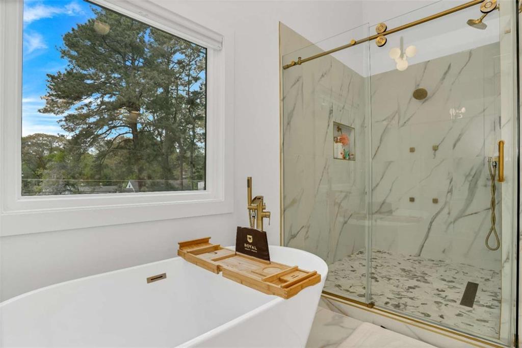 1598 Athens Avenue Southwest Atlanta, GA 30310 - Photo 33 of 45 a bathroom with a tub and shower