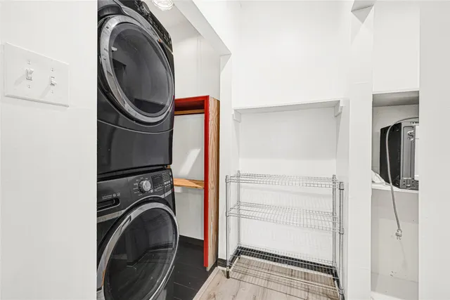 $319,000 | 424 South Holmes Street, La Porte, TX 77571