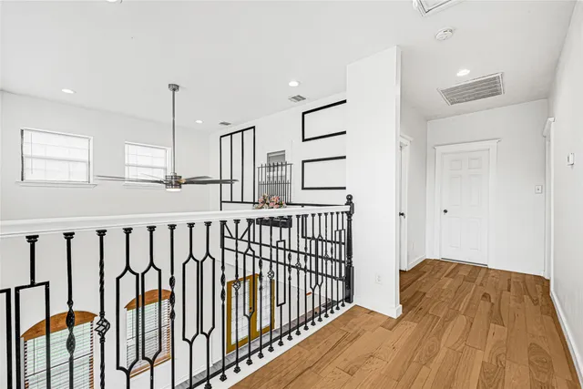 $319,000 | 424 South Holmes Street, La Porte, TX 77571