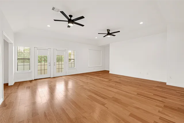 $319,000 | 424 South Holmes Street, La Porte, TX 77571