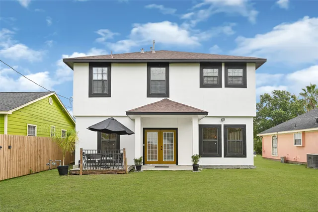 $319,000 | 424 South Holmes Street, La Porte, TX 77571