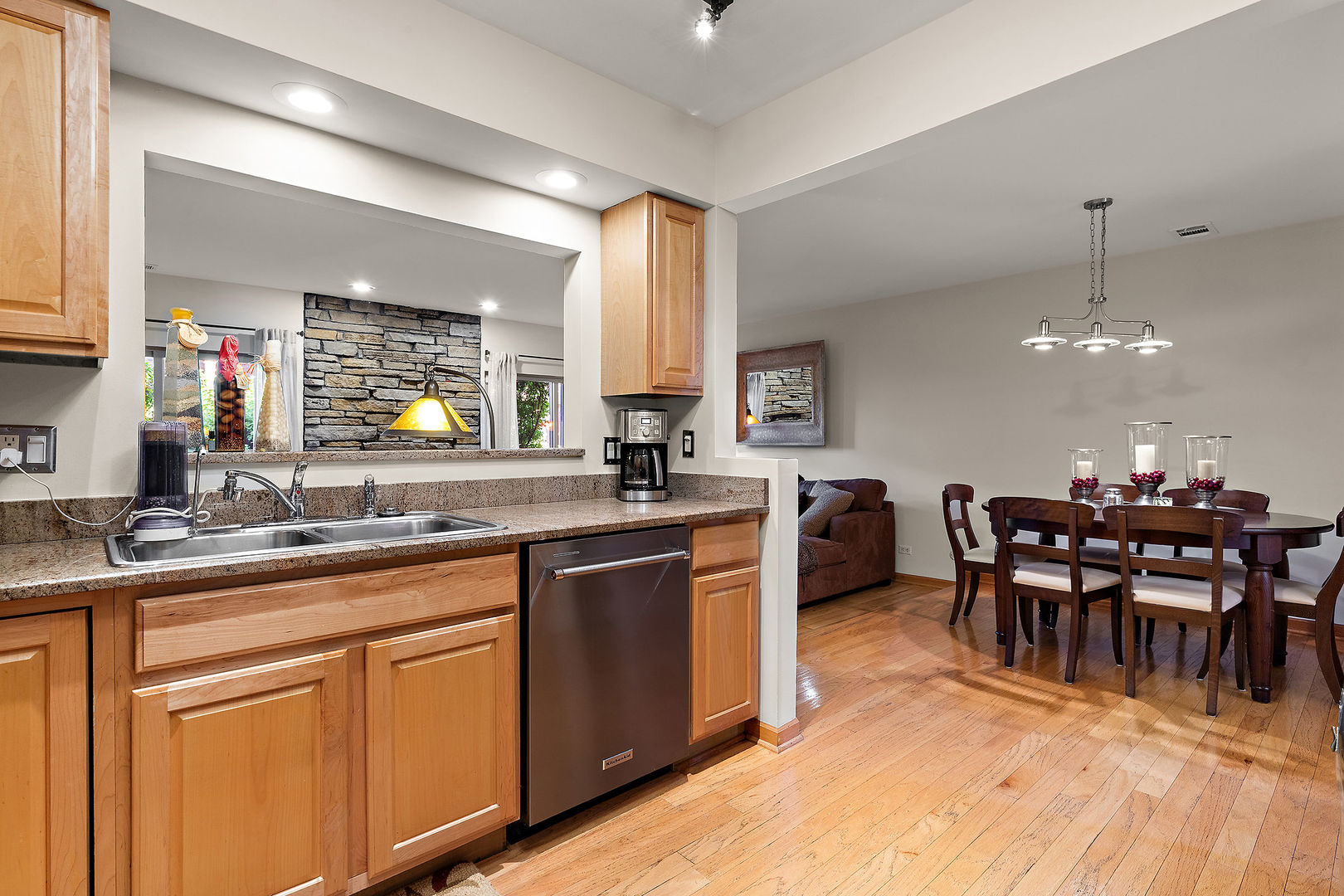 428 South Dee Road Park Ridge, IL 60068 - Photo 6 of 19 Gallery Image 6