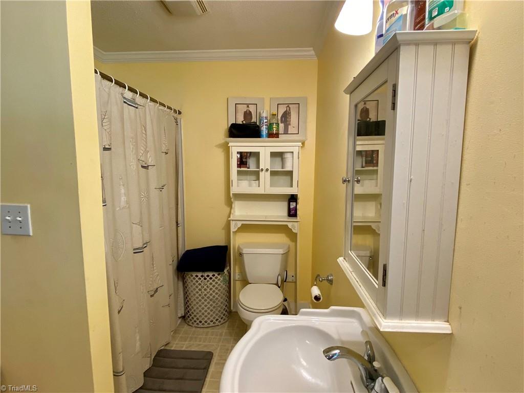 5212 Harvey Road Jamestown, NC 27282 - Photo 8 of 12 Gallery Image 8
