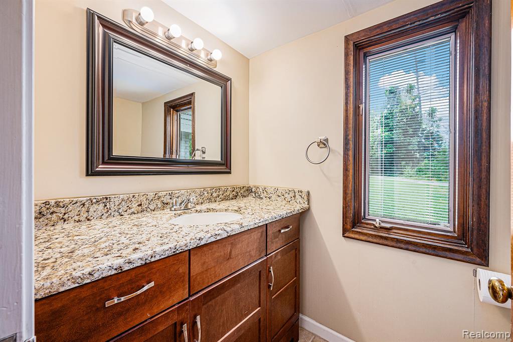 36680 Howard Road Farmington, MI 48331 - Photo 10 of 25