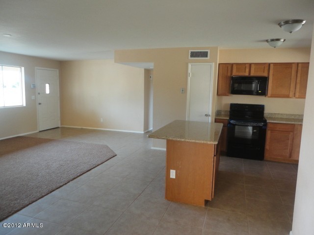 4556 West Hatcher Road Glendale, AZ 85302 - Photo 4 of 20 How Inviting!