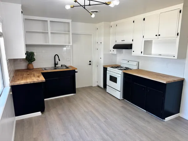 $299,900 | 3732 Mercury Drive, Redding, CA 96002