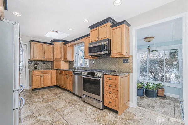 $646,000 | 125 Garretson Circle, Milltown, NJ 08850