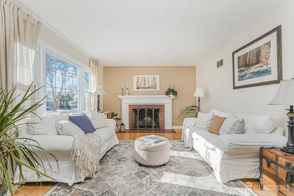 $646,000 | 125 Garretson Circle, Milltown, NJ 08850