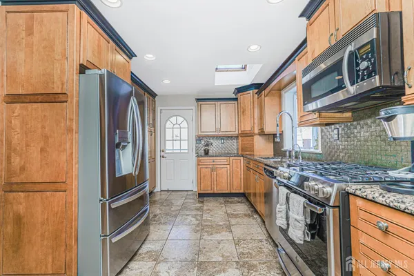 $646,000 | 125 Garretson Circle, Milltown, NJ 08850