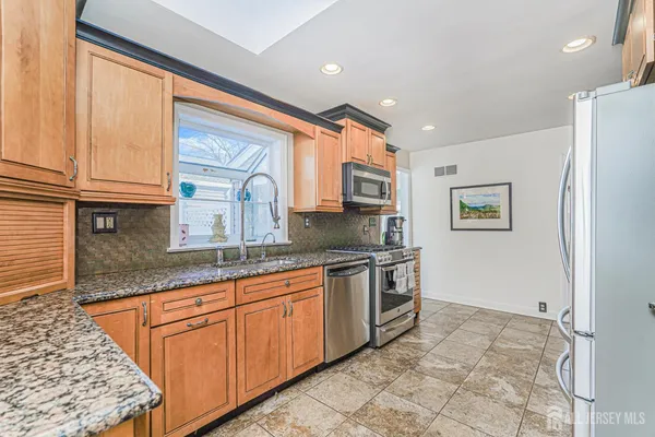 $646,000 | 125 Garretson Circle, Milltown, NJ 08850