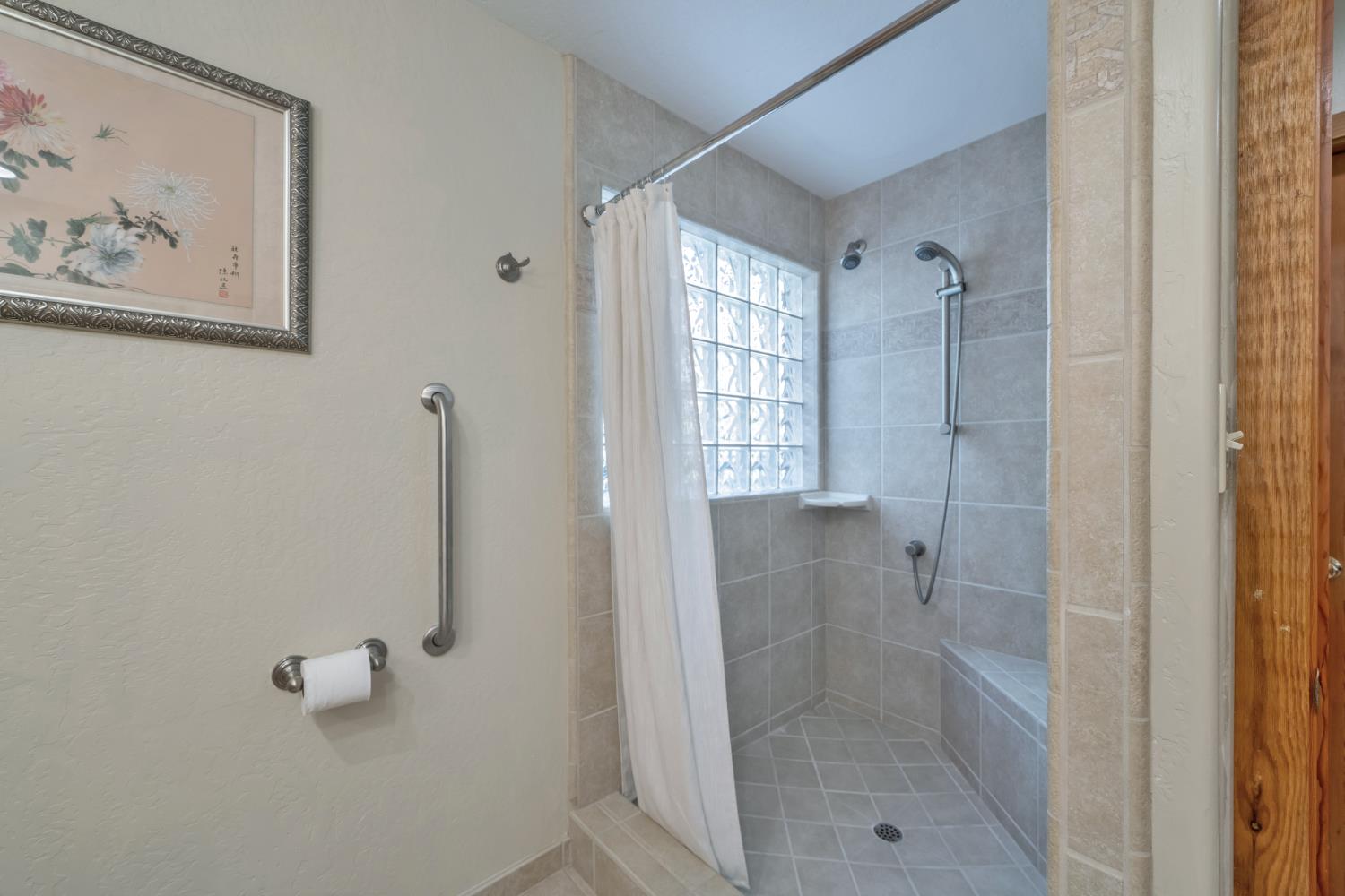 2399 Kingsgate Road Placerville, CA 95667 - Photo 28 of 89 a bathroom with a shower