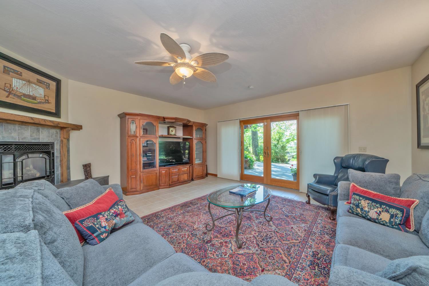 2399 Kingsgate Road Placerville, CA 95667 - Photo 29 of 89 a living room with furniture and a large window