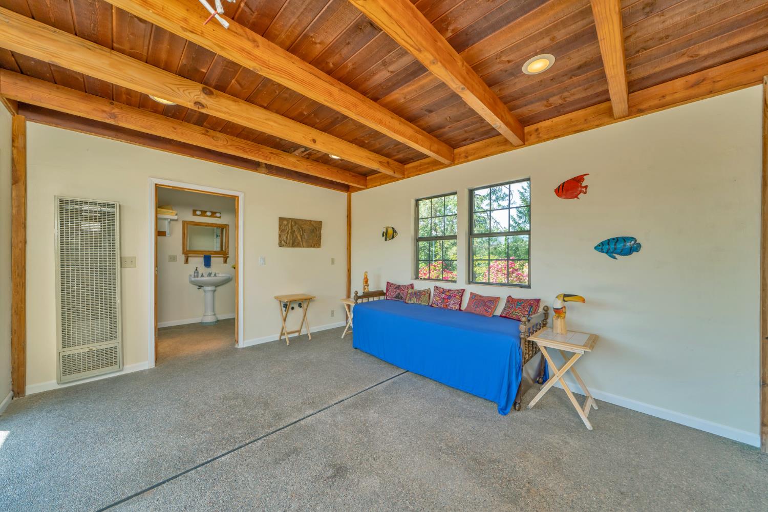 2399 Kingsgate Road Placerville, CA 95667 - Photo 58 of 89 a room with furniture and windows