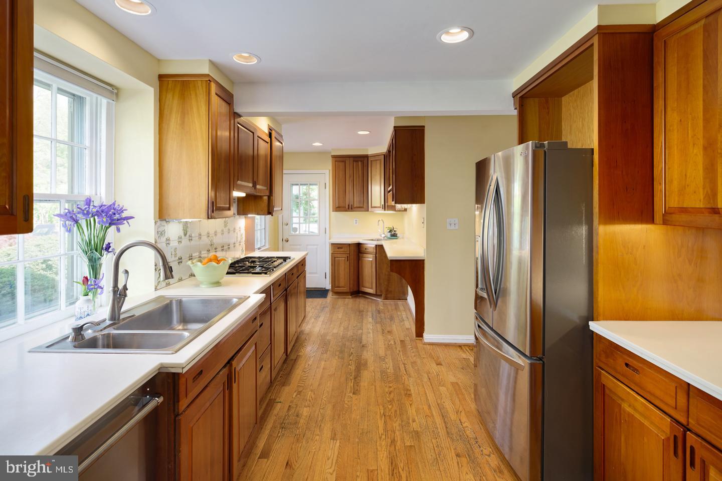 109 Stratford Road Wallingford, PA 19086 - Photo 9 of 40