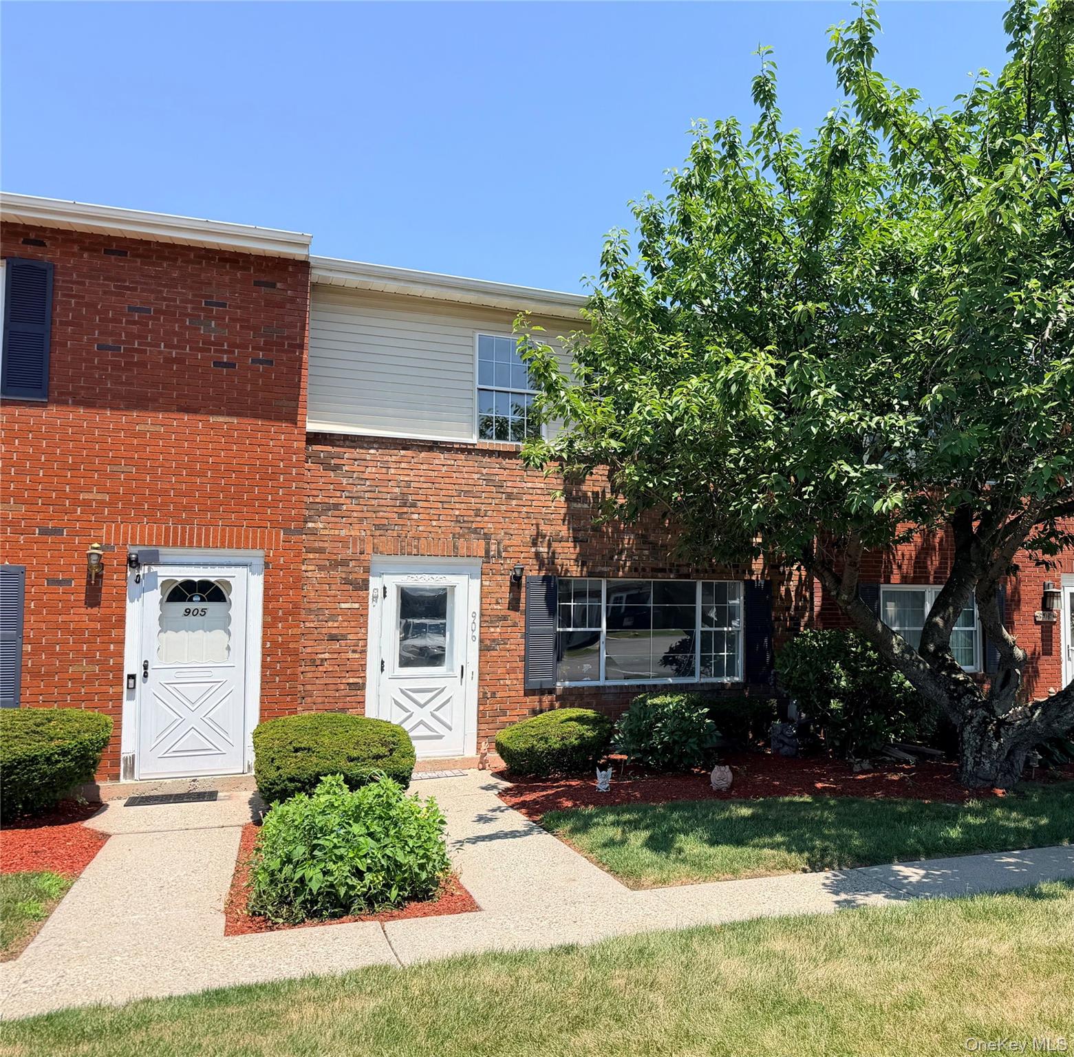 276 Temple Hill Road, Unit 906 New Windsor, NY 12553 - Photo 3 of 28