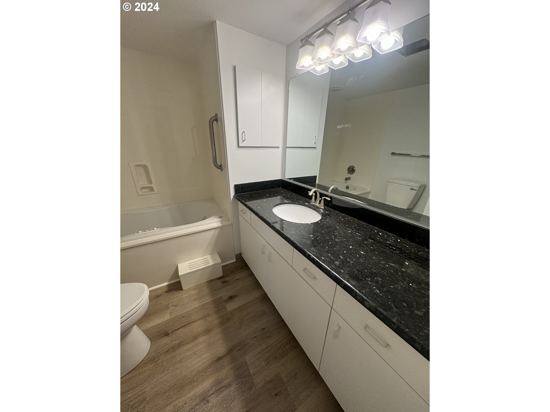 6645 West Burnside Road, Unit 527 Portland, OR 97225 - Photo 13 of 33 Gallery Image 13