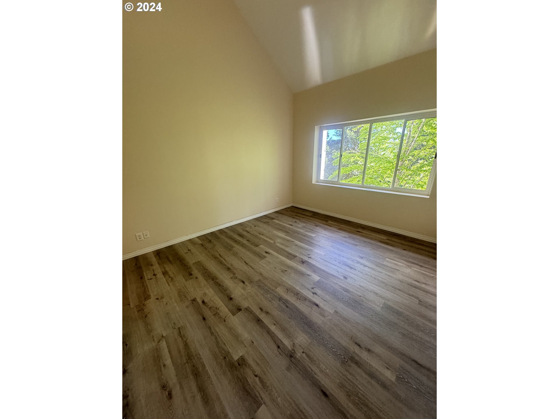 6645 West Burnside Road, Unit 527 Portland, OR 97225 - Photo 16 of 33 Bedroom, Owner's Suite