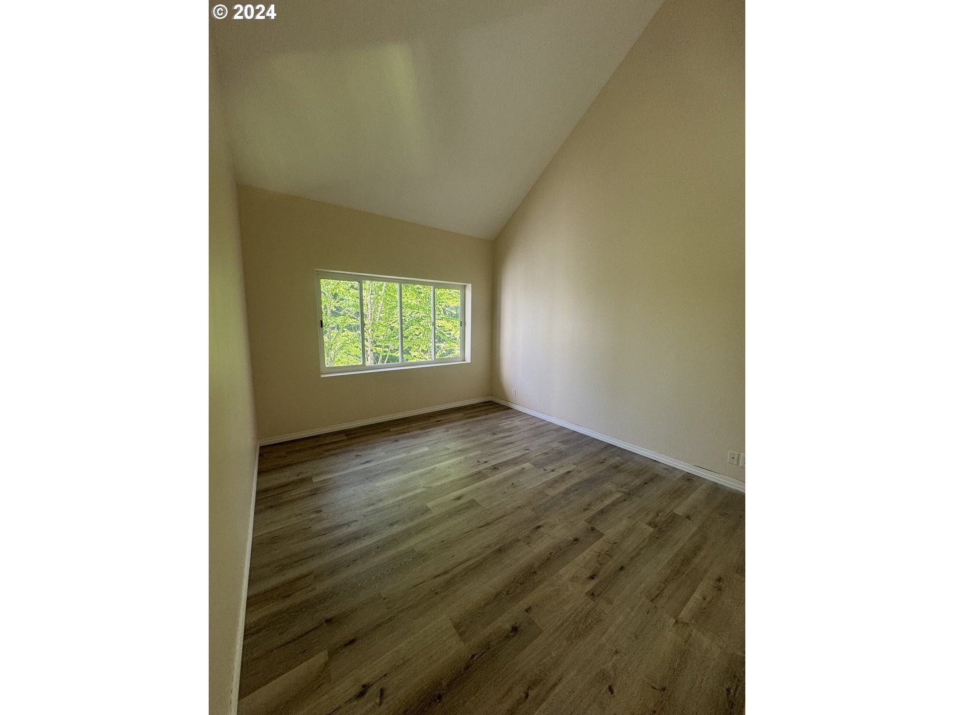 6645 West Burnside Road, Unit 527 Portland, OR 97225 - Photo 17 of 33 Bedroom, Owner's Suite