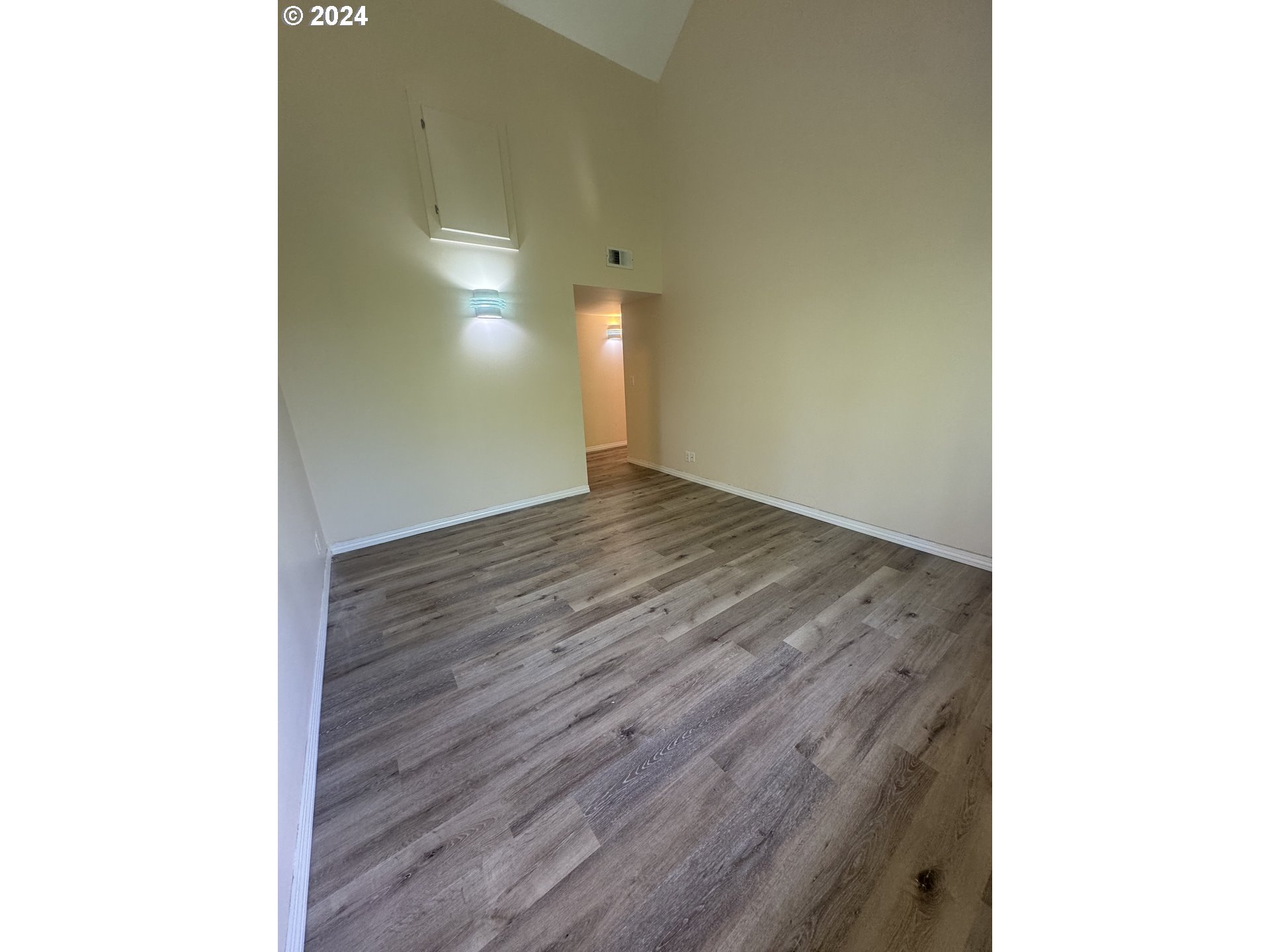 6645 West Burnside Road, Unit 527 Portland, OR 97225 - Photo 18 of 33 Bedroom, Owner's Suite