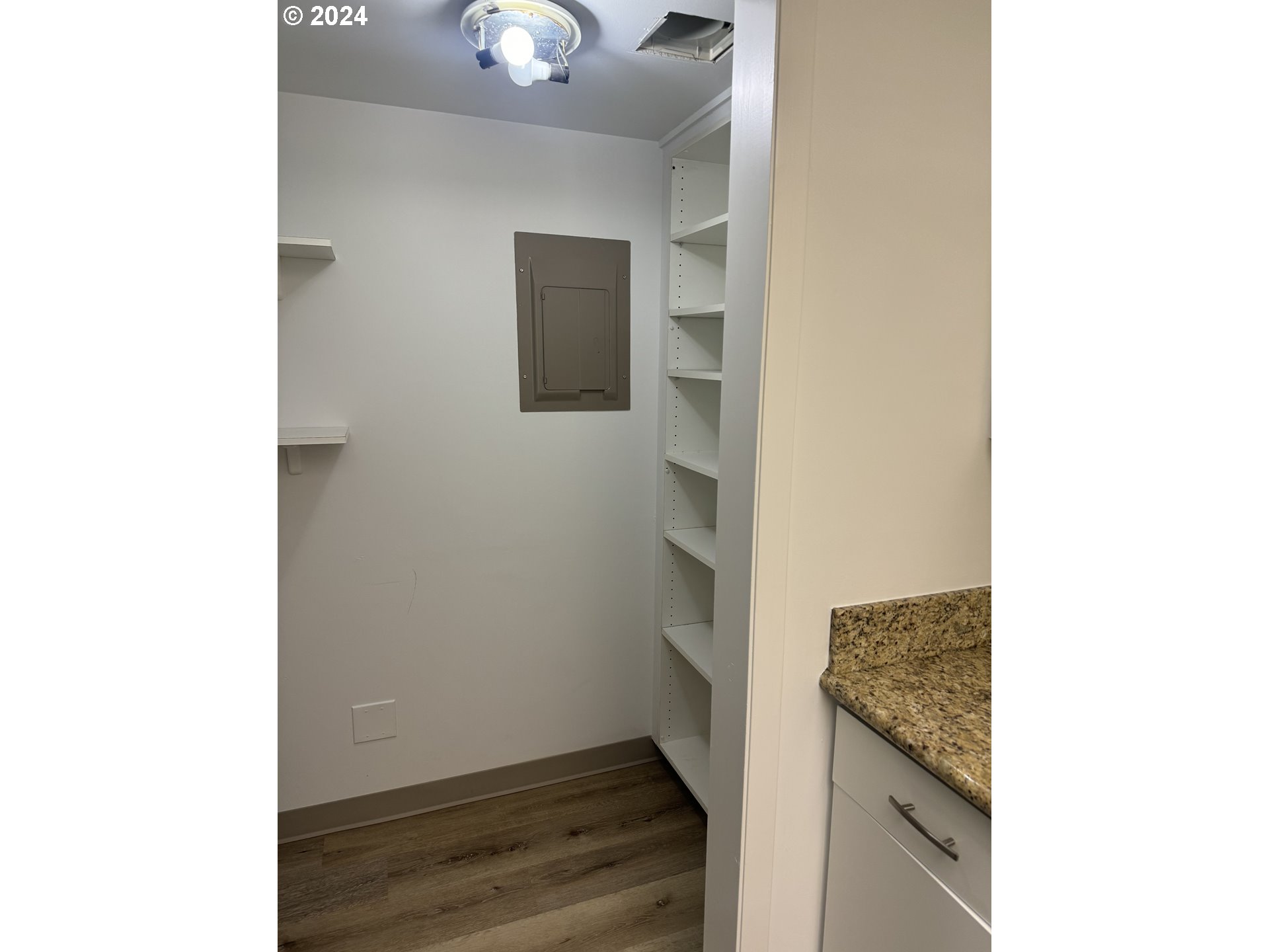 6645 West Burnside Road, Unit 527 Portland, OR 97225 - Photo 6 of 33 Pantry