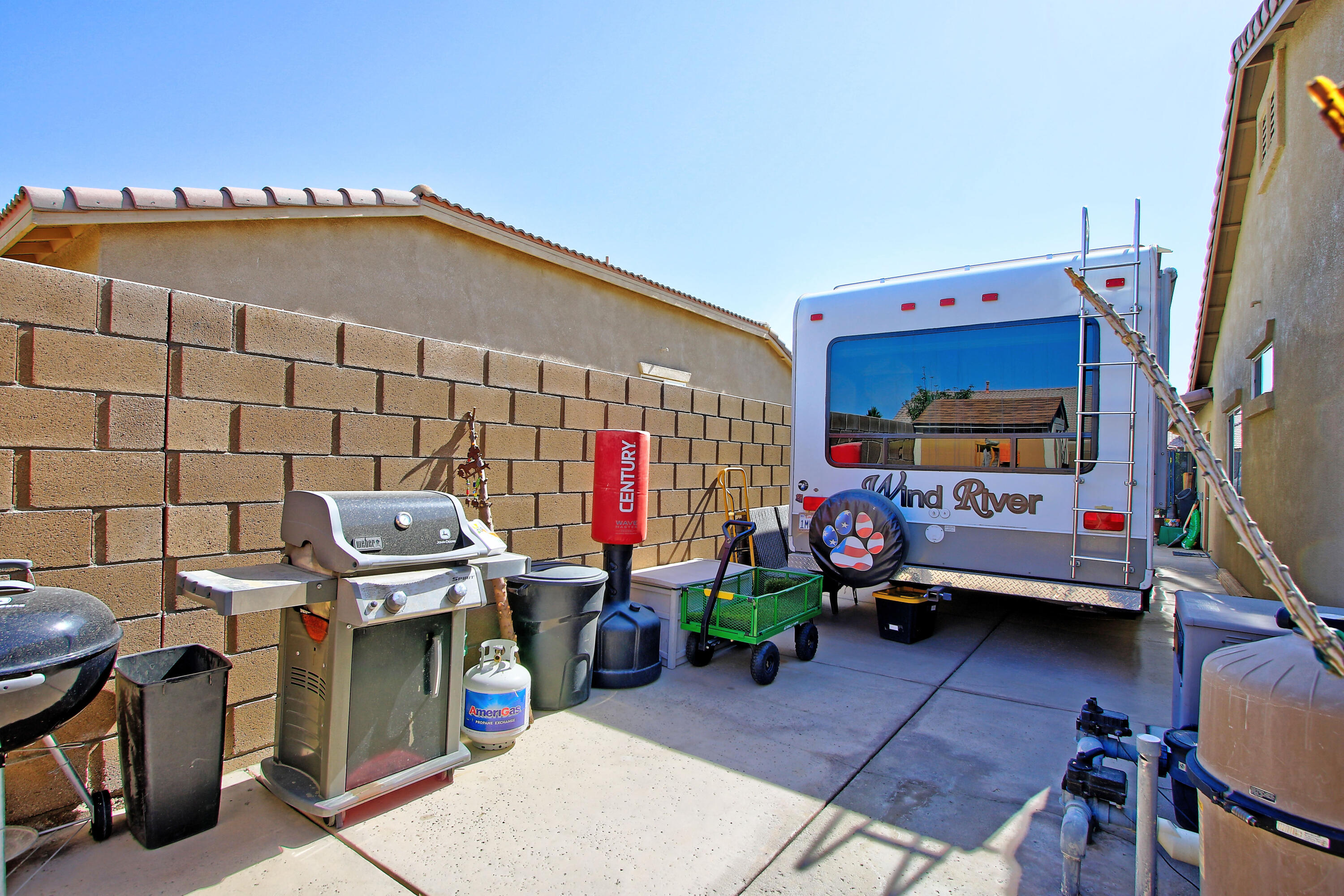 40651 Morris Street Indio, CA 92203 - Photo 44 of 47 a storage room filled with furniture and clutter