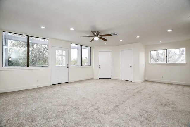 en view of an empty room with a window