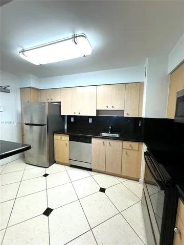 $790,000 | 9195 Collins Avenue, Unit 801, Surfside, FL 33154