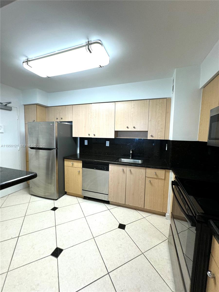 9195 Collins Avenue, Unit 801 Surfside, FL 33154 - Photo 10 of 14