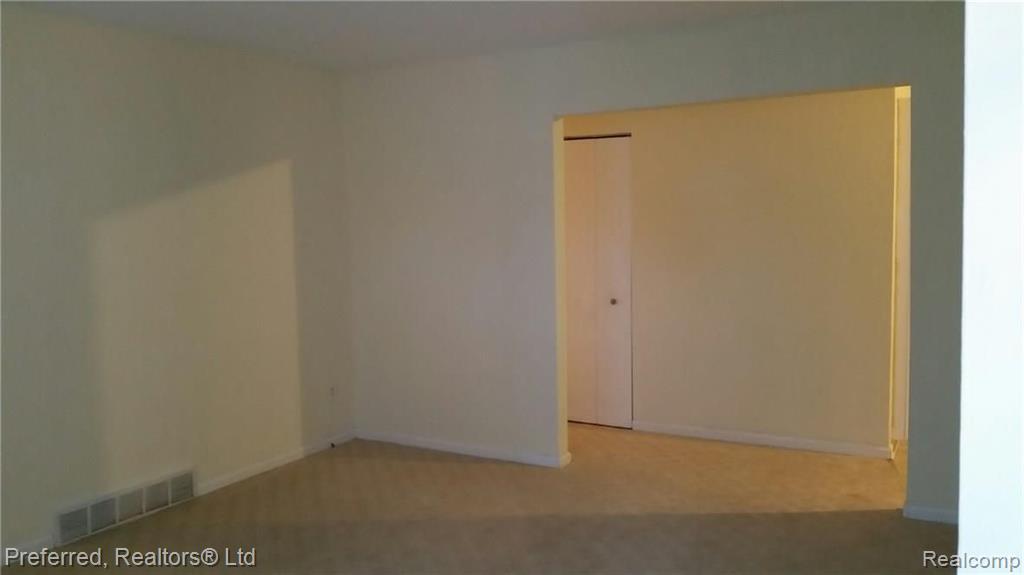 31869 West 13 Mile Road Farmington Hills, MI 48334 - Photo 3 of 12