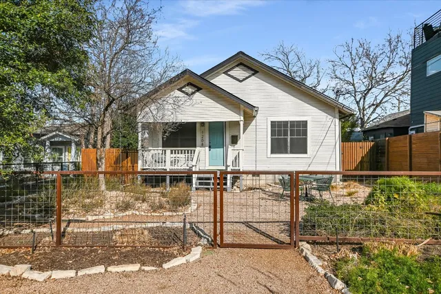 $3,200 | 1208 East 13th Street, Austin, TX 78702