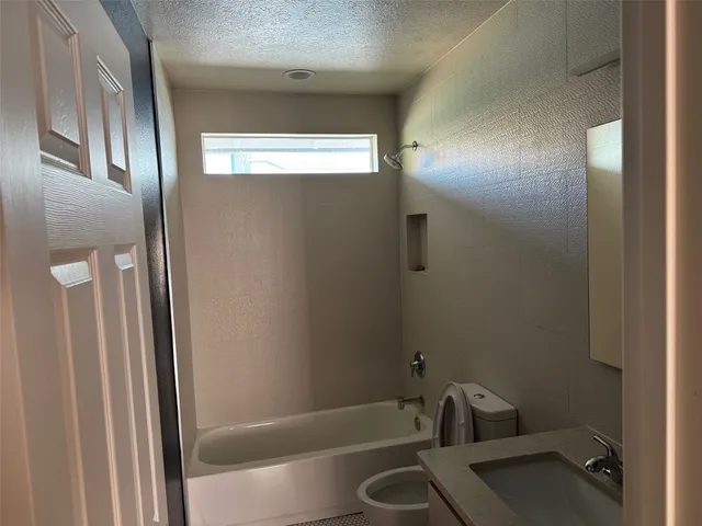 $3,200 | 1208 East 13th Street, Austin, TX 78702