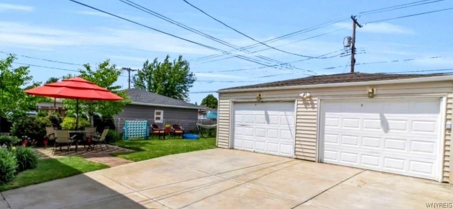 288 Meadowlawn Road Cheektowaga, NY 14225 - Photo 5 of 41