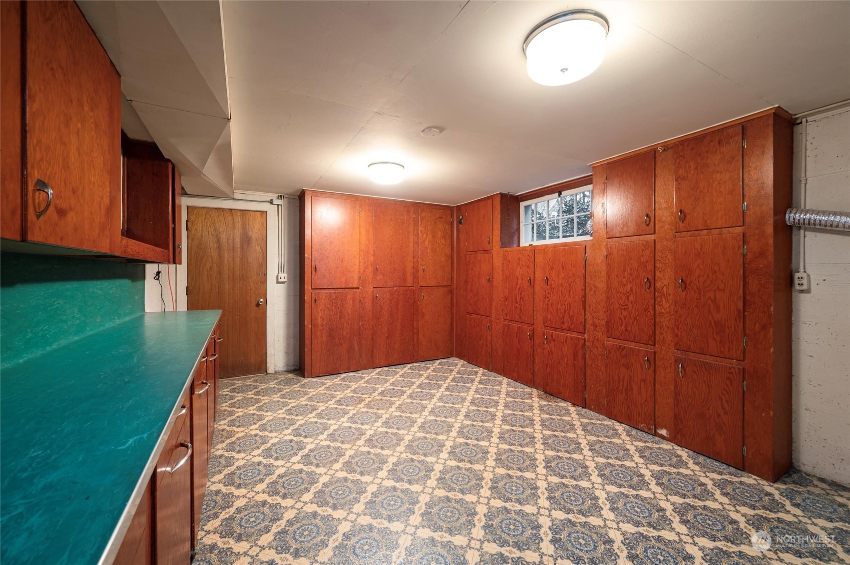 101 Willow Road Bellingham, WA 98225 - Photo 31 of 40 a big room with a yard