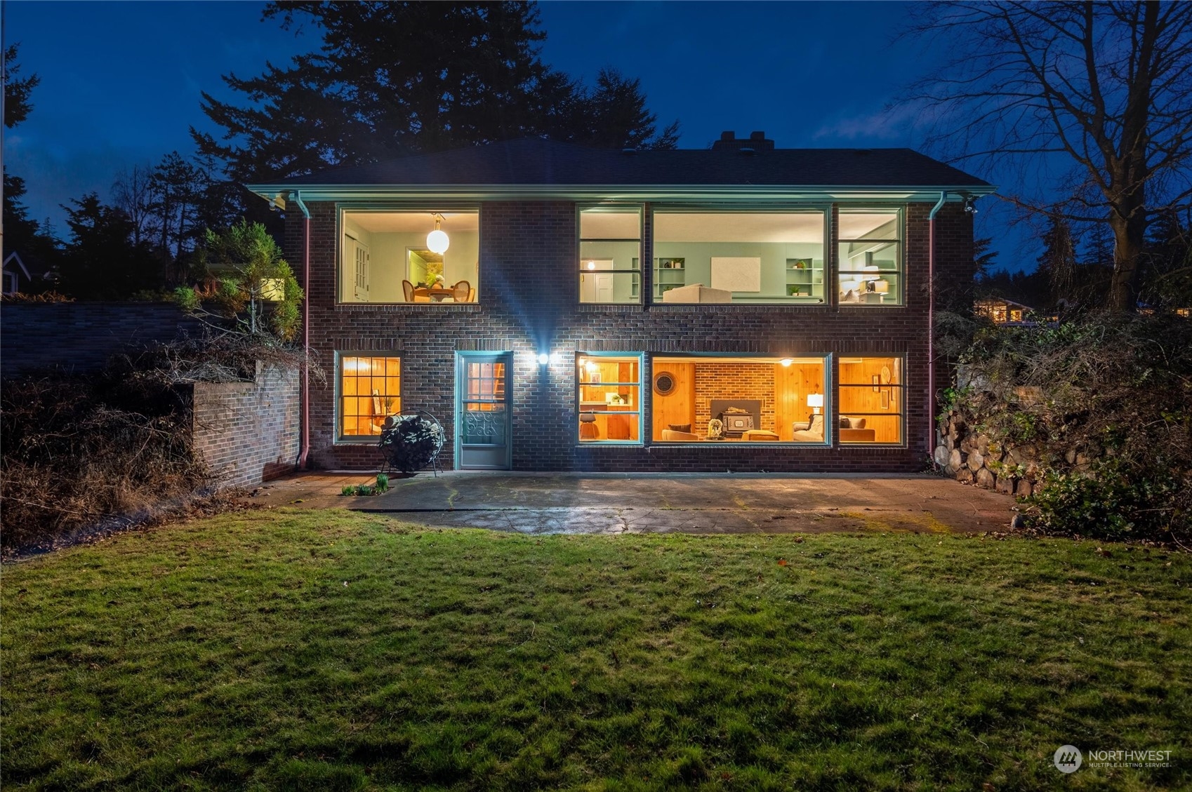 101 Willow Road Bellingham, WA 98225 - Photo 38 of 40 a view of a house with backyard and garden