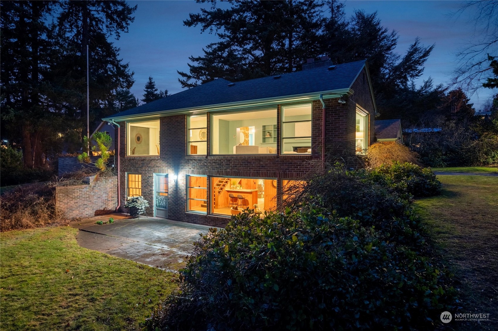 101 Willow Road Bellingham, WA 98225 - Photo 4 of 40 a front view of house with yard and green space