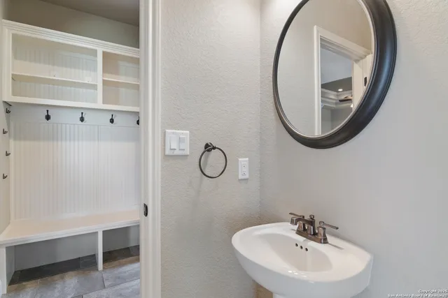 $775,000 | 112 Elk Run, La Vernia, TX 78121