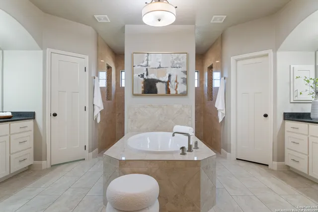 $775,000 | 112 Elk Run, La Vernia, TX 78121