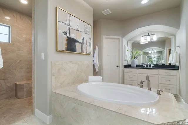 $775,000 | 112 Elk Run, La Vernia, TX 78121