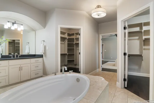 $775,000 | 112 Elk Run, La Vernia, TX 78121