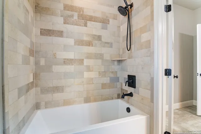 $775,000 | 112 Elk Run, La Vernia, TX 78121